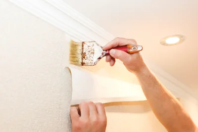 Pose de papier peint à Collobrières — revêtements muraux et toiles de verre